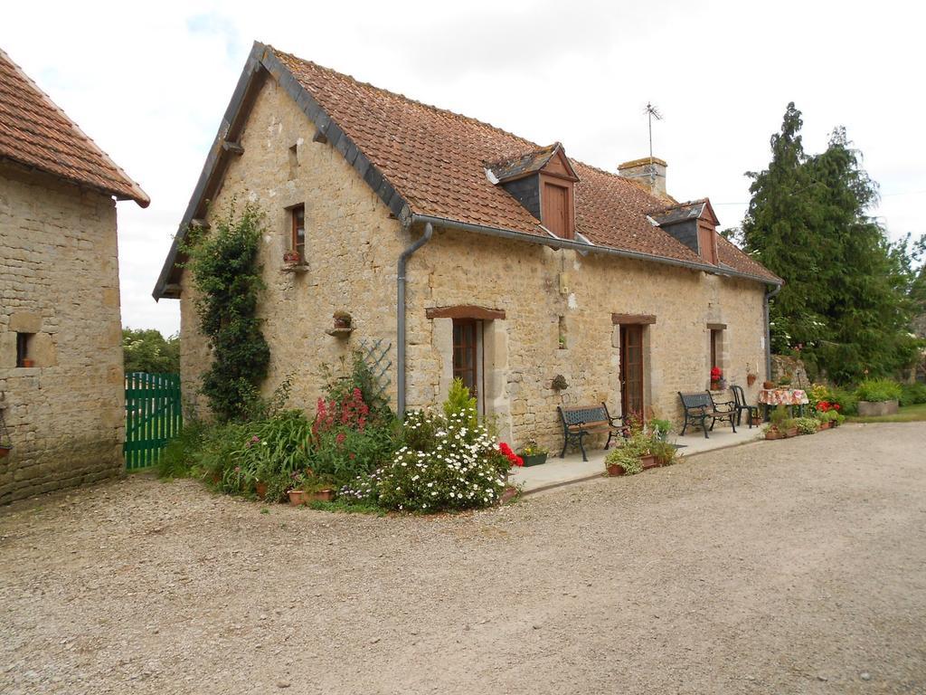 Ferme Manoir La Fiere Bed and Breakfast Sainte-Mère-Église Esterno foto