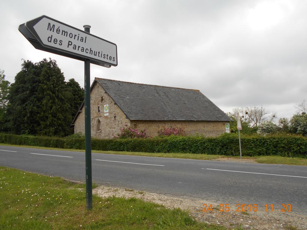 Ferme Manoir La Fiere Bed and Breakfast Sainte-Mère-Église Esterno foto