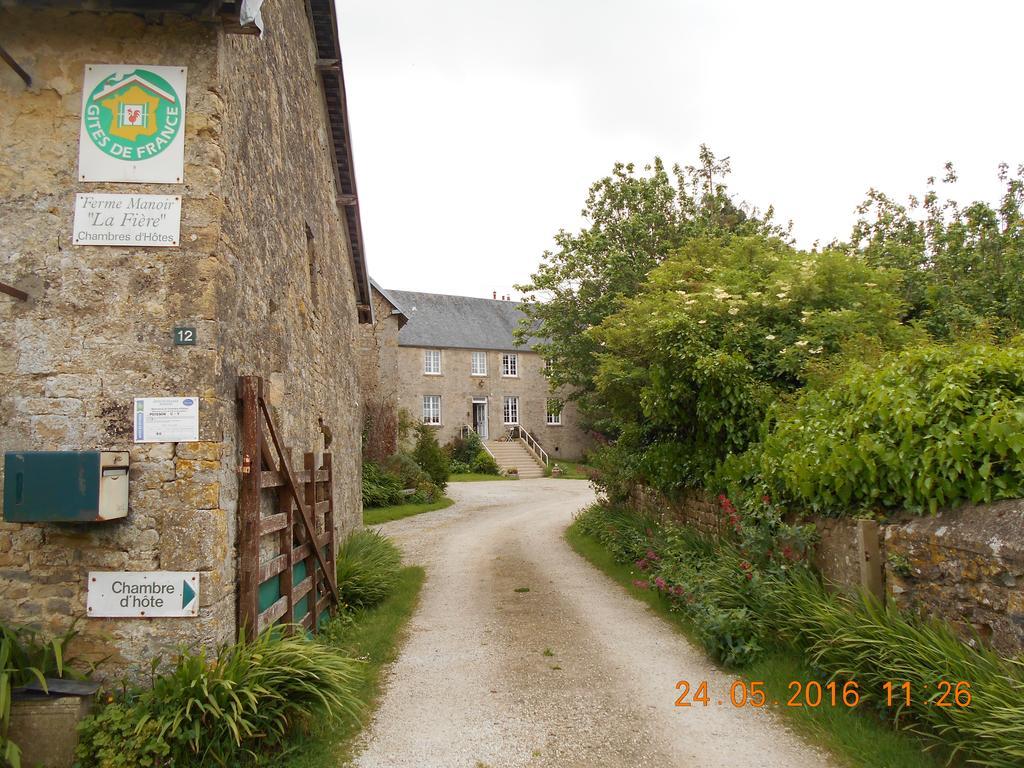 Ferme Manoir La Fiere Bed and Breakfast Sainte-Mère-Église Esterno foto