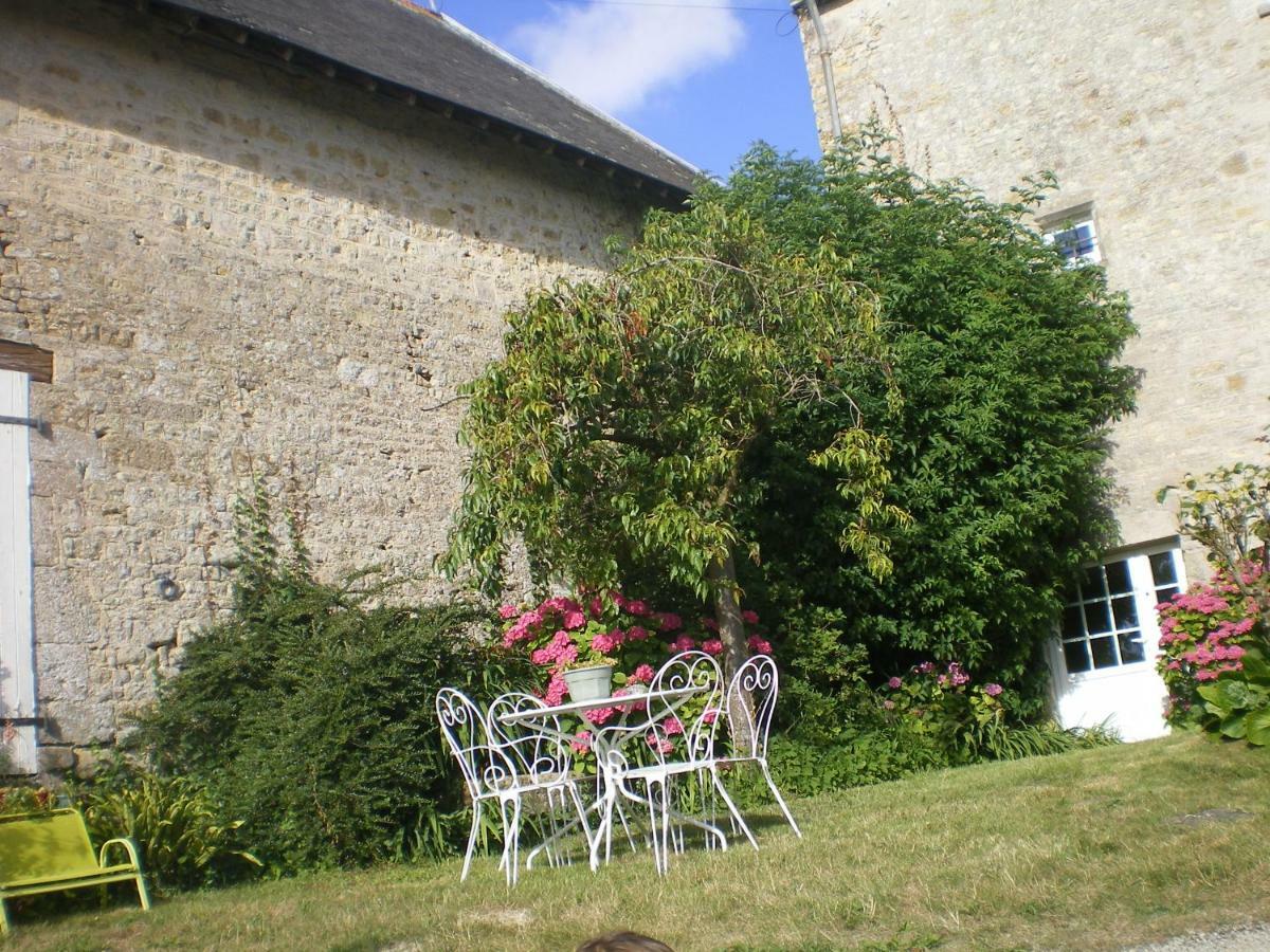 Ferme Manoir La Fiere Bed and Breakfast Sainte-Mère-Église Esterno foto