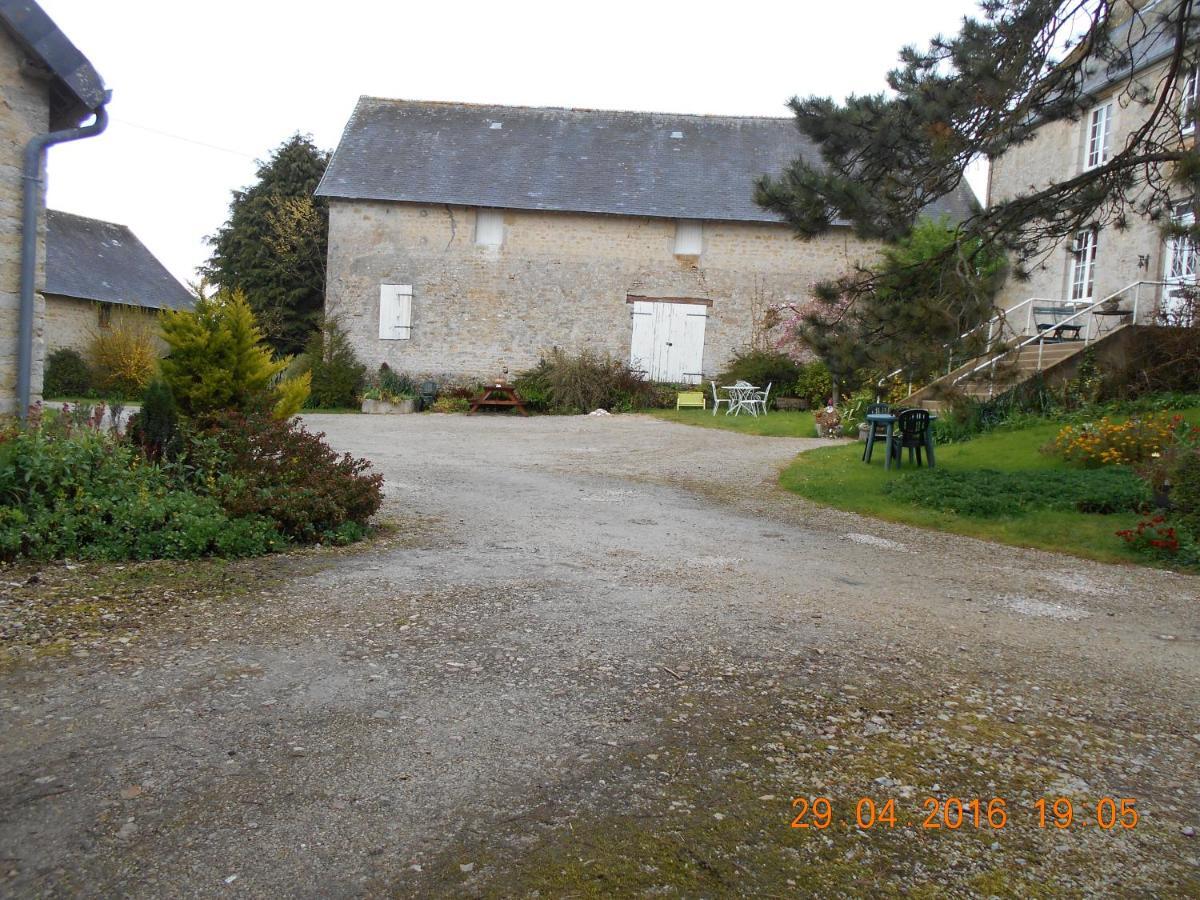 Ferme Manoir La Fiere Bed and Breakfast Sainte-Mère-Église Esterno foto